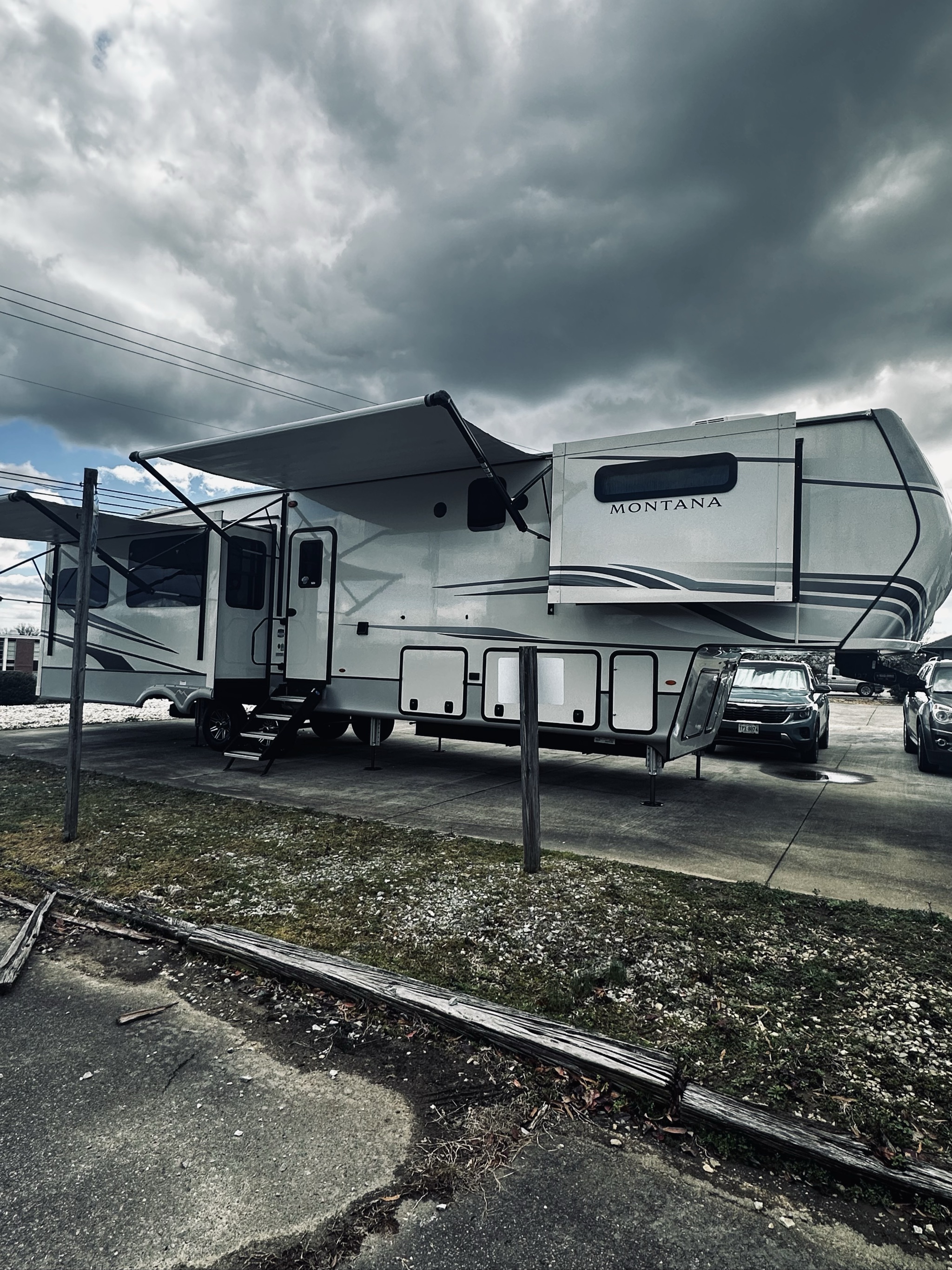 2022 Keystone Montana - Excellent