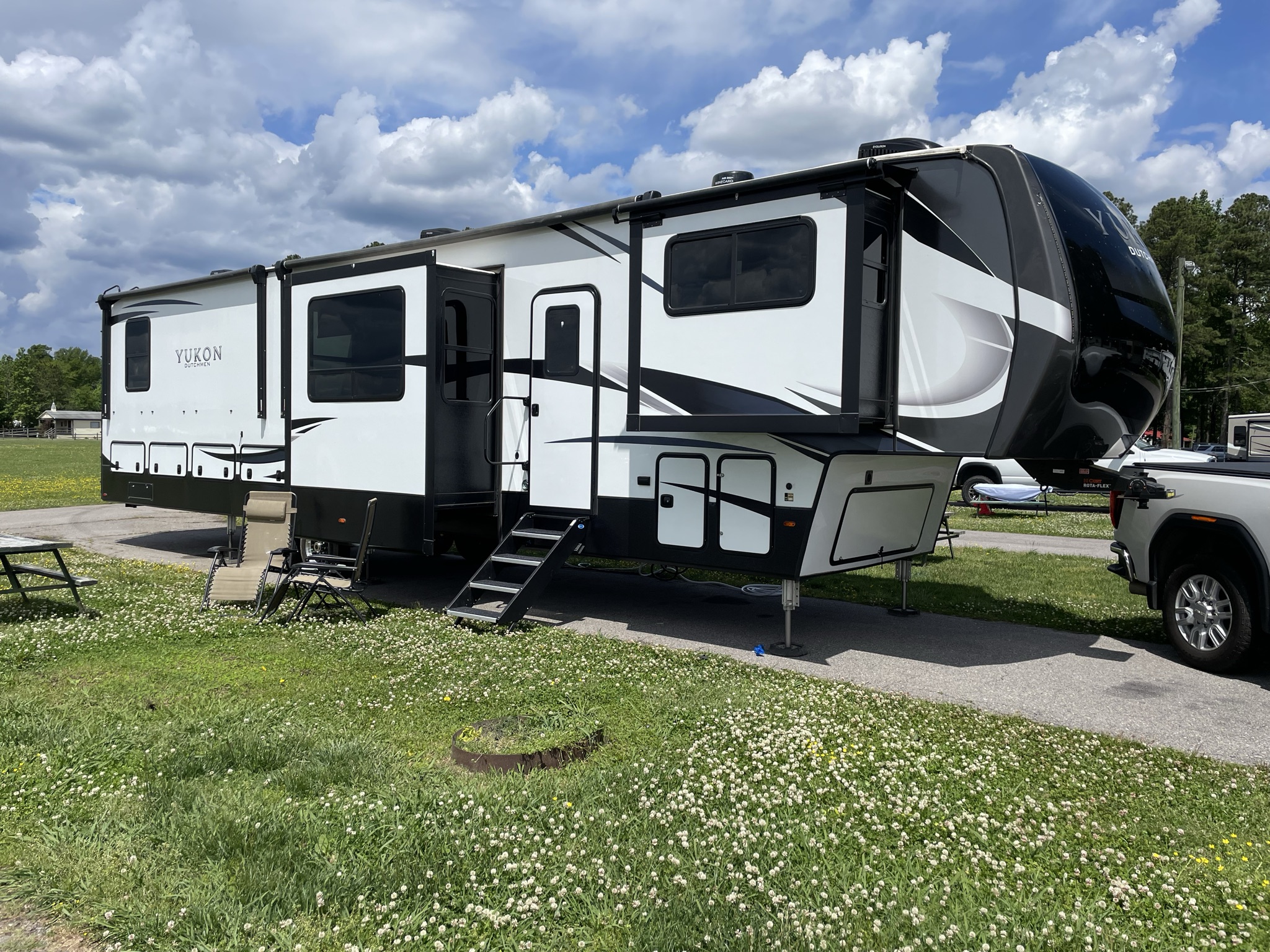 2022 Dutchmen Yukon - Like New
