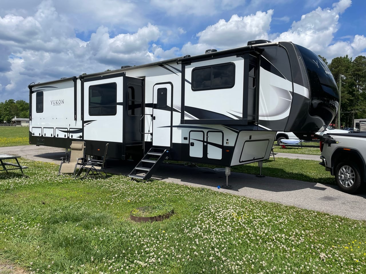 2022 Dutchmen Yukon - Like New