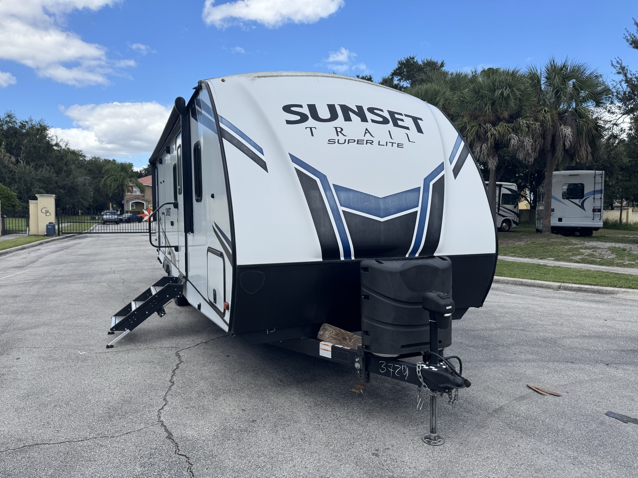 2021 Sunset Trail RV Rental | Sleeps 8 | Delivered & Set Up