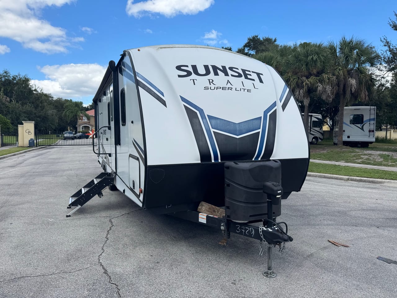2021 Sunset Trail RV Rental | Sleeps 8 | Delivered & Set Up