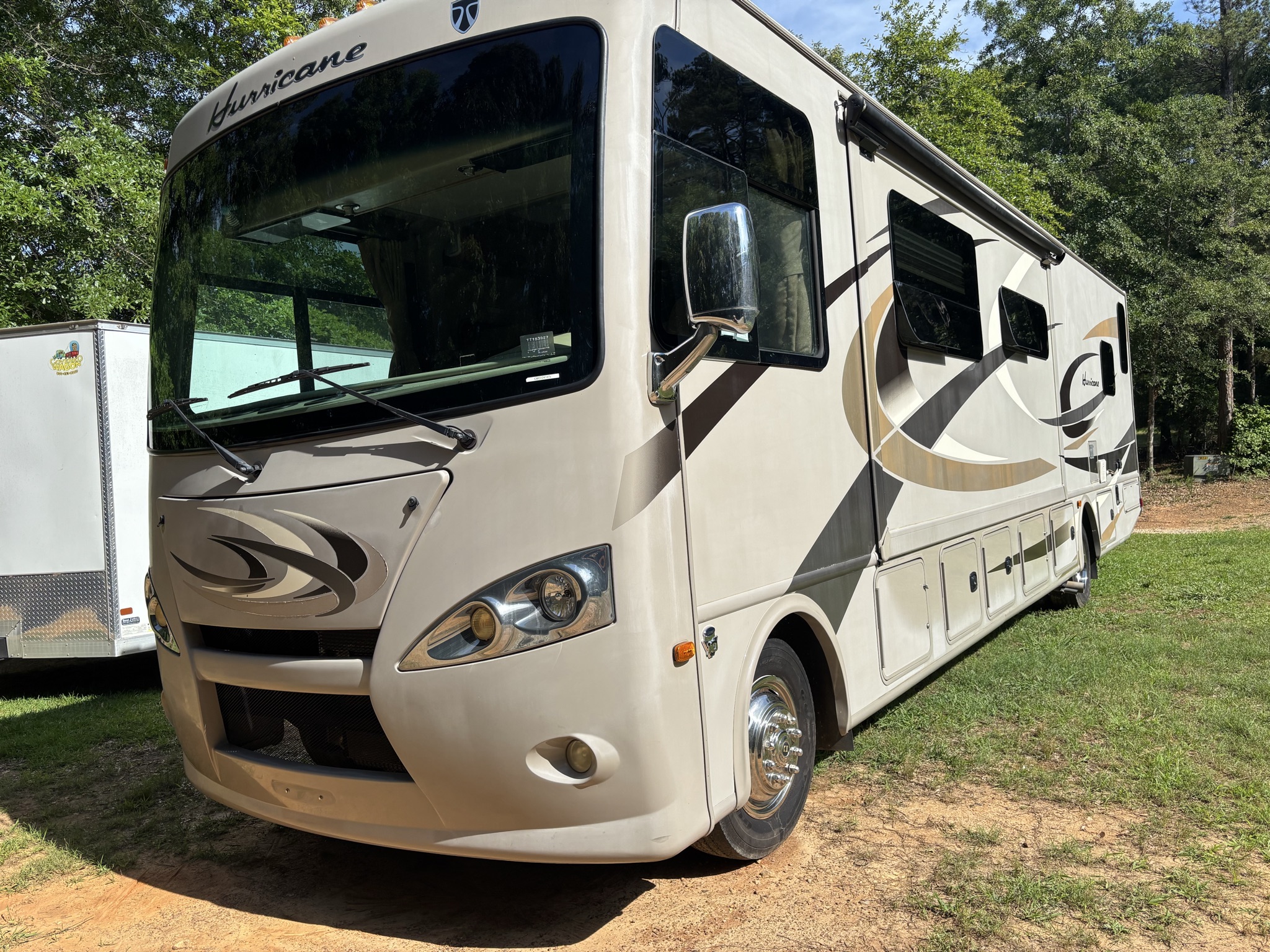 2016 Thor Hurricane RV - Excellent Condition, Low Miles, Loaded Features